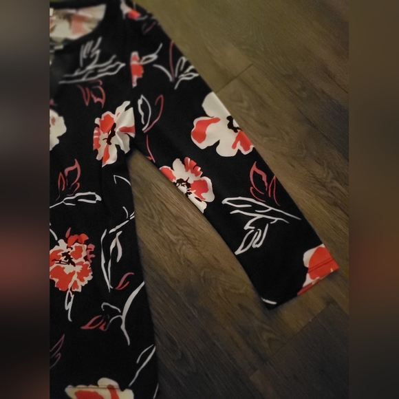 Calvin Klein Floral Fitted Blouse Size Medium - Picture 3 of 9